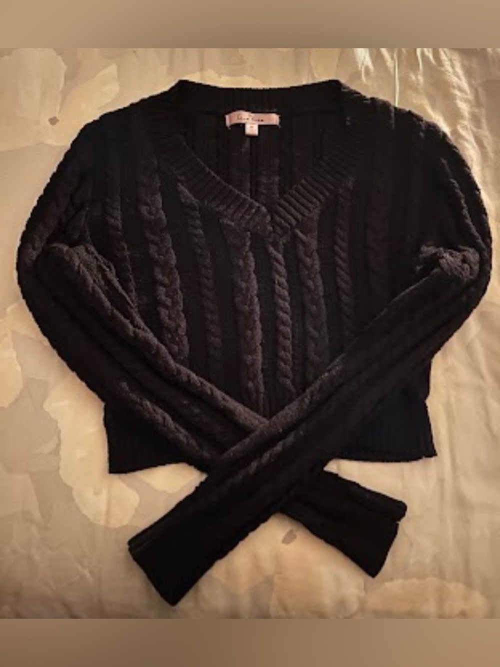 Cable Knit V-Neck Women's Sweater - Black